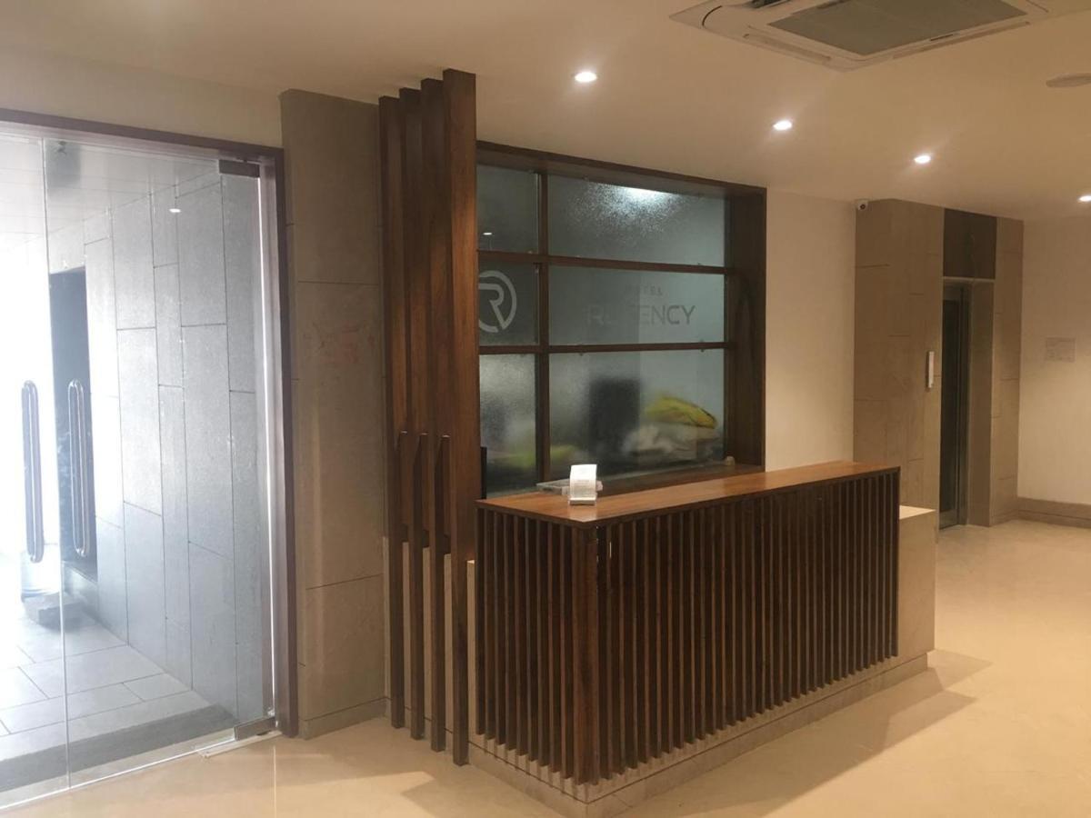 Hotel Regency Сурат Екстериор снимка